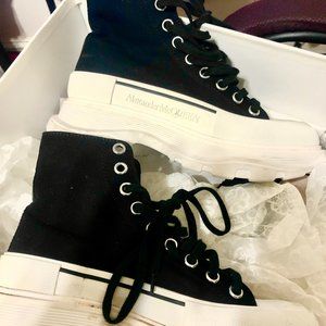 Alexander McQueen High Sneakers Black canvas lace-up